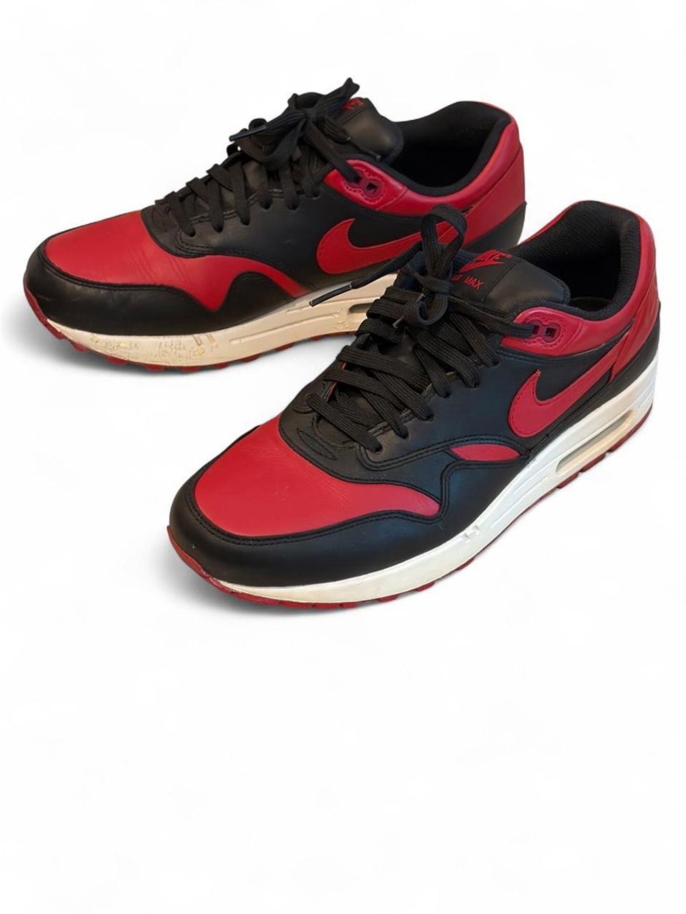 Nike Men's Black and Red Low-Top Sneakers